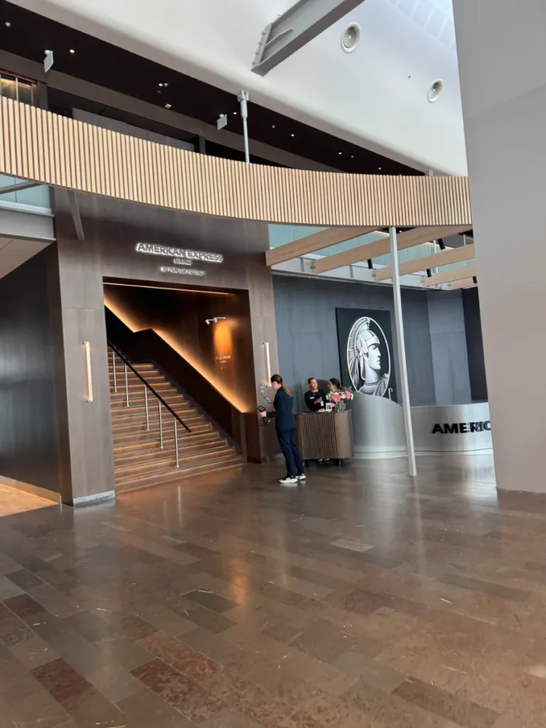 Amex lounge entre